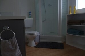 Haartrockner, Handtücher, Seife, Shampoo