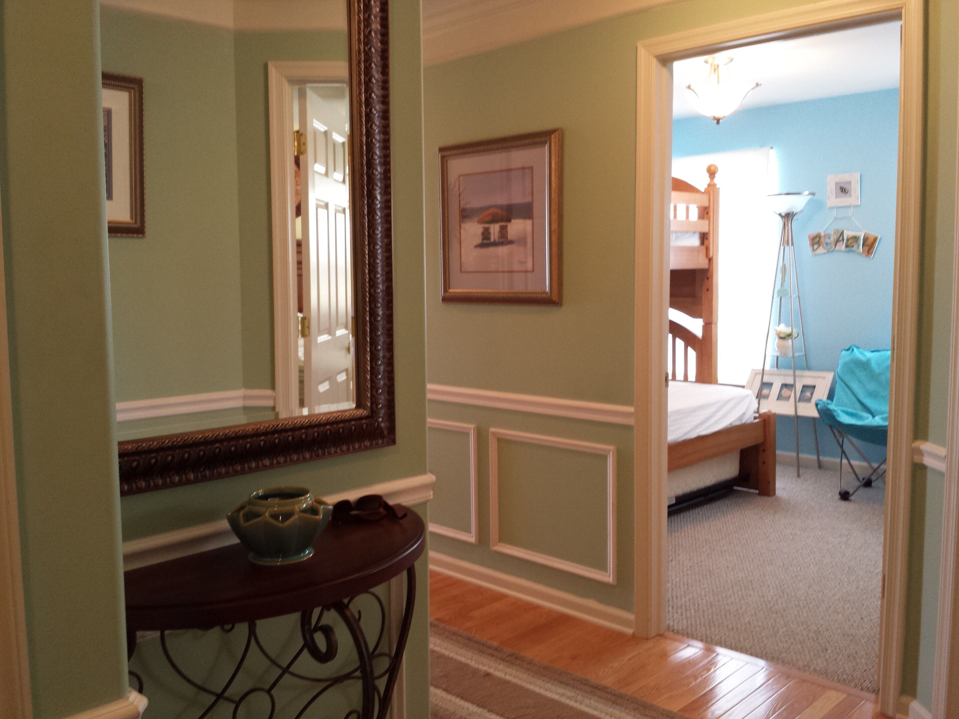 Comforts of home w/ the Beach, boardwalk, convention center 1 block away!