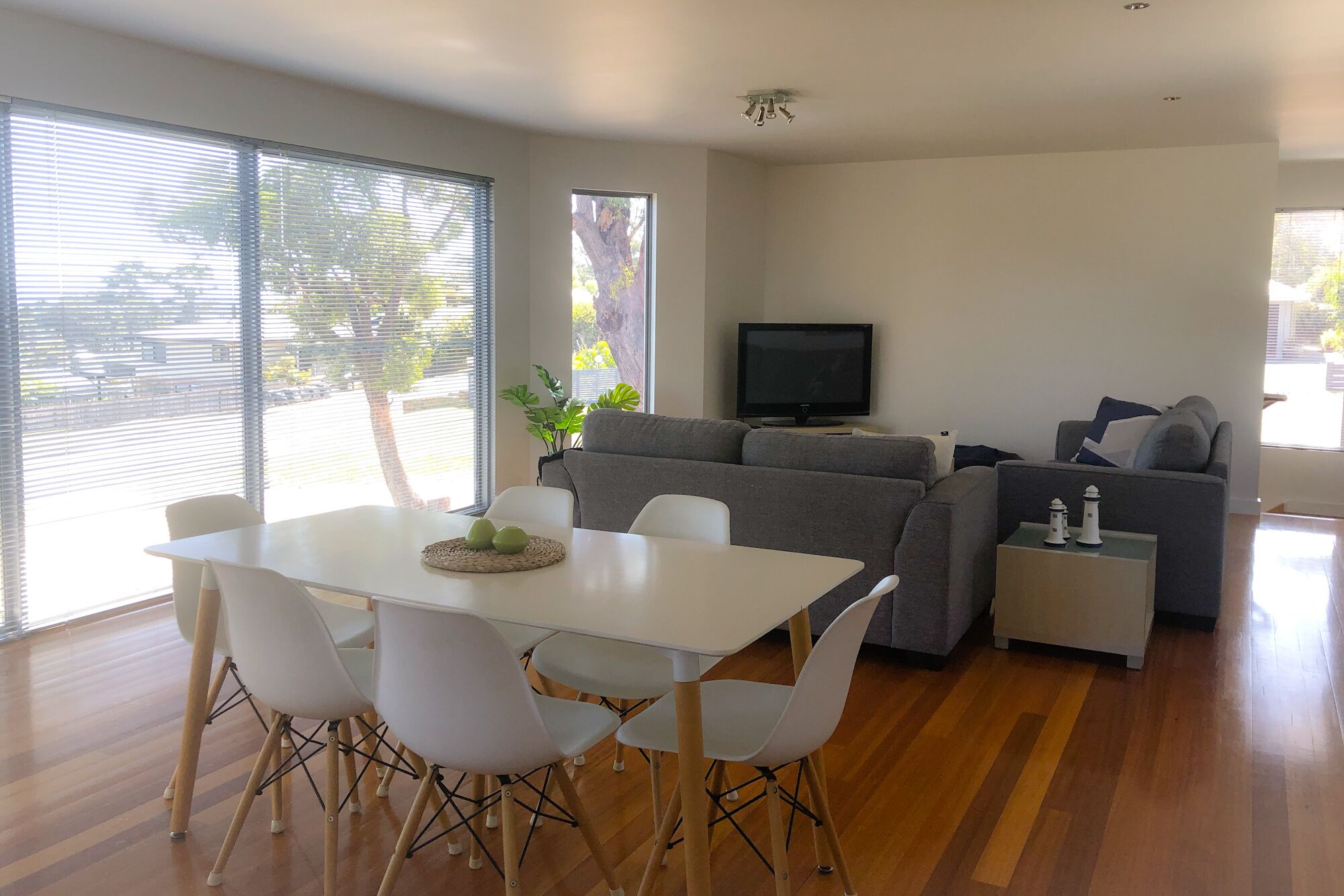 BAY OF FIRES BEACH SHACK Modern House@ Binalong Bay  — image 17