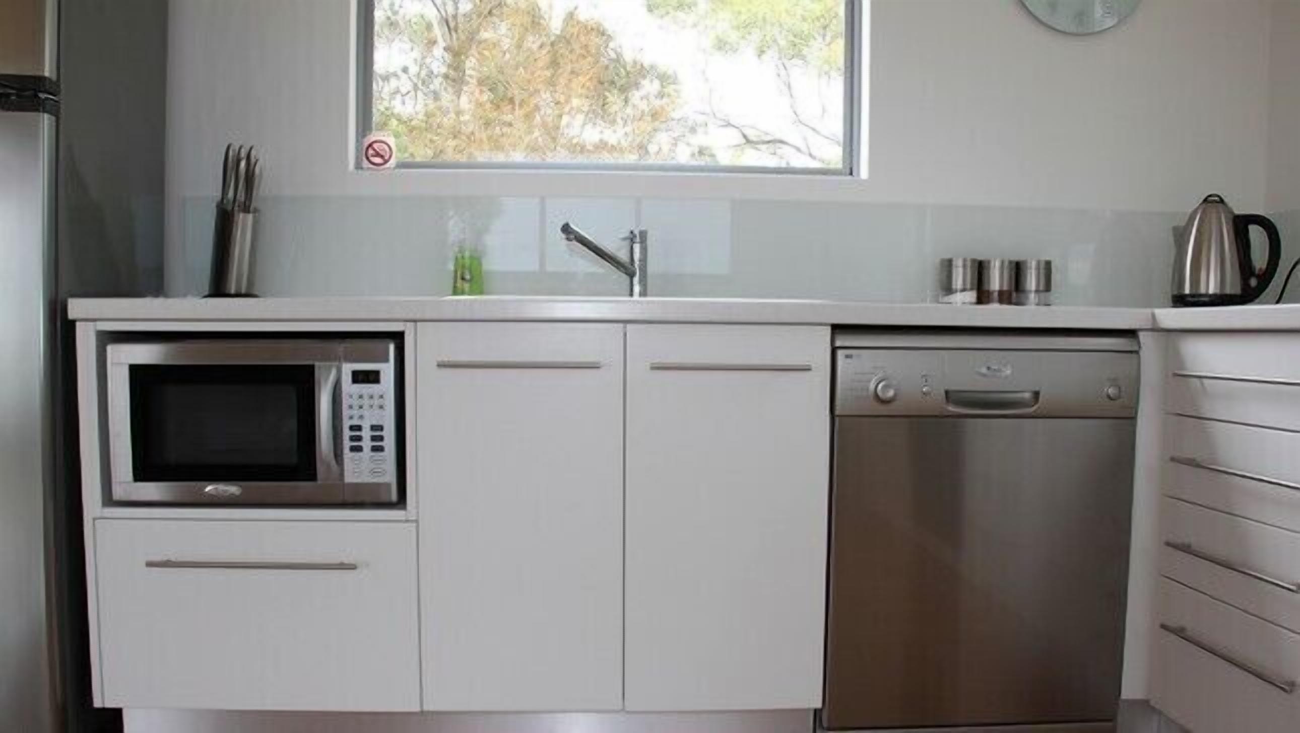 BAY OF FIRES BEACH SHACK Modern House@ Binalong Bay  — image 16