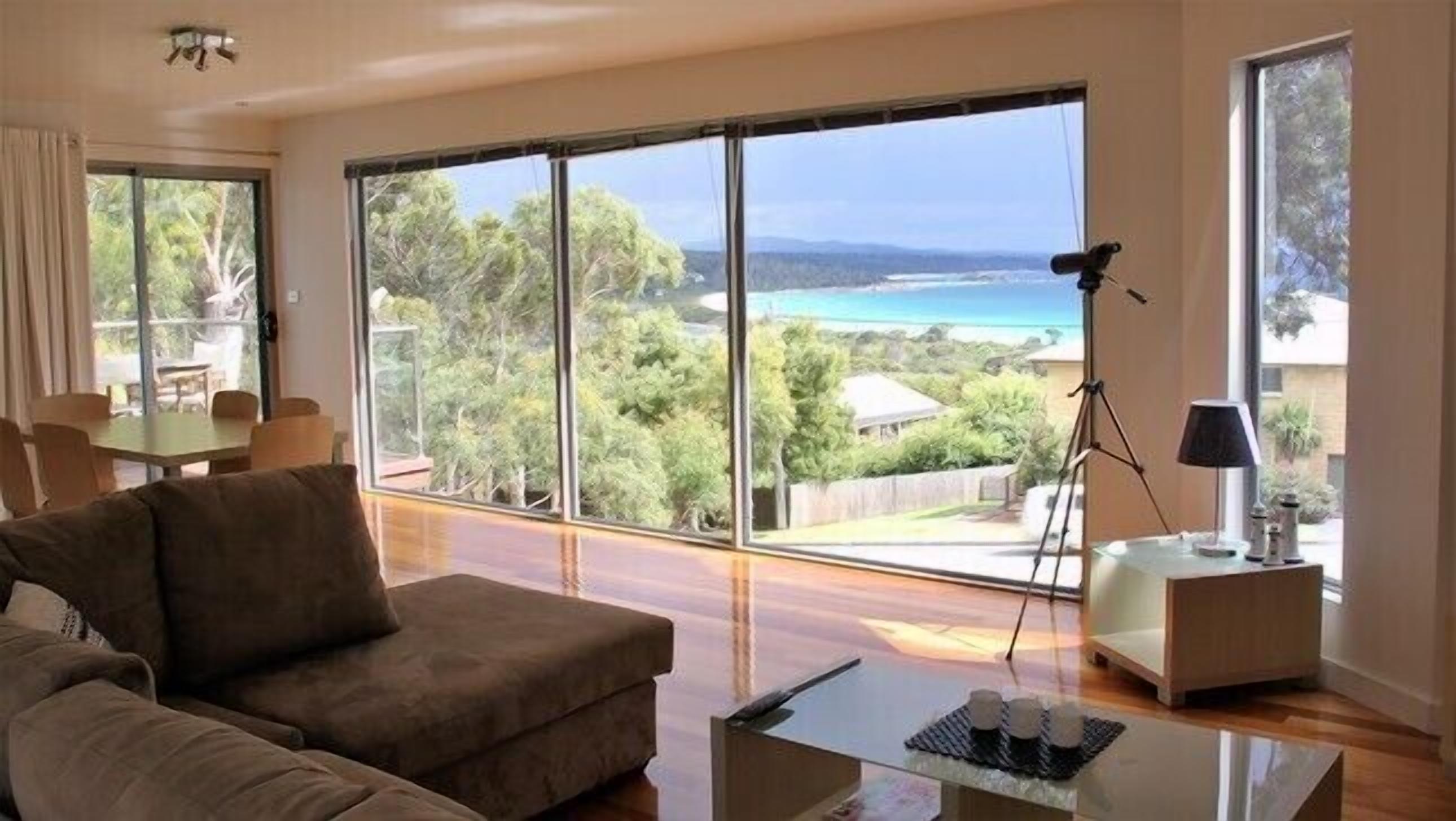 BAY OF FIRES BEACH SHACK Modern House@ Binalong Bay  — image 9