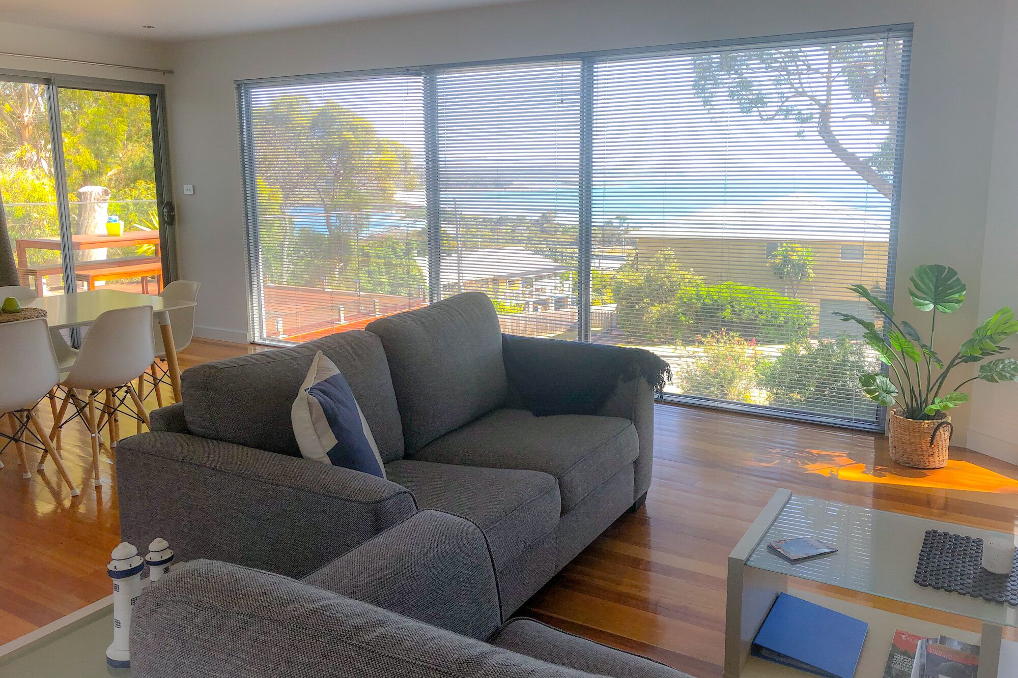 BAY OF FIRES BEACH SHACK Modern House@ Binalong Bay  — image 15