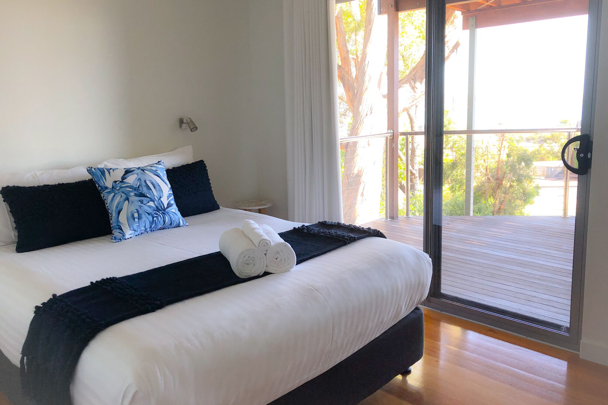 BAY OF FIRES BEACH SHACK Modern House@ Binalong Bay  — image 23