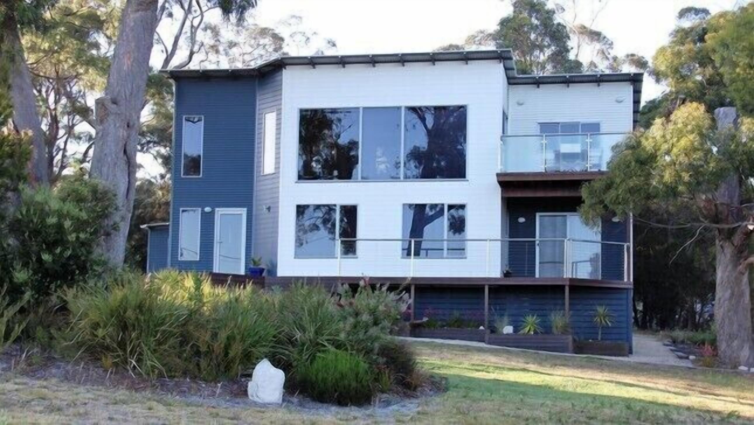 BAY OF FIRES BEACH SHACK Modern House@ Binalong Bay  — image 26