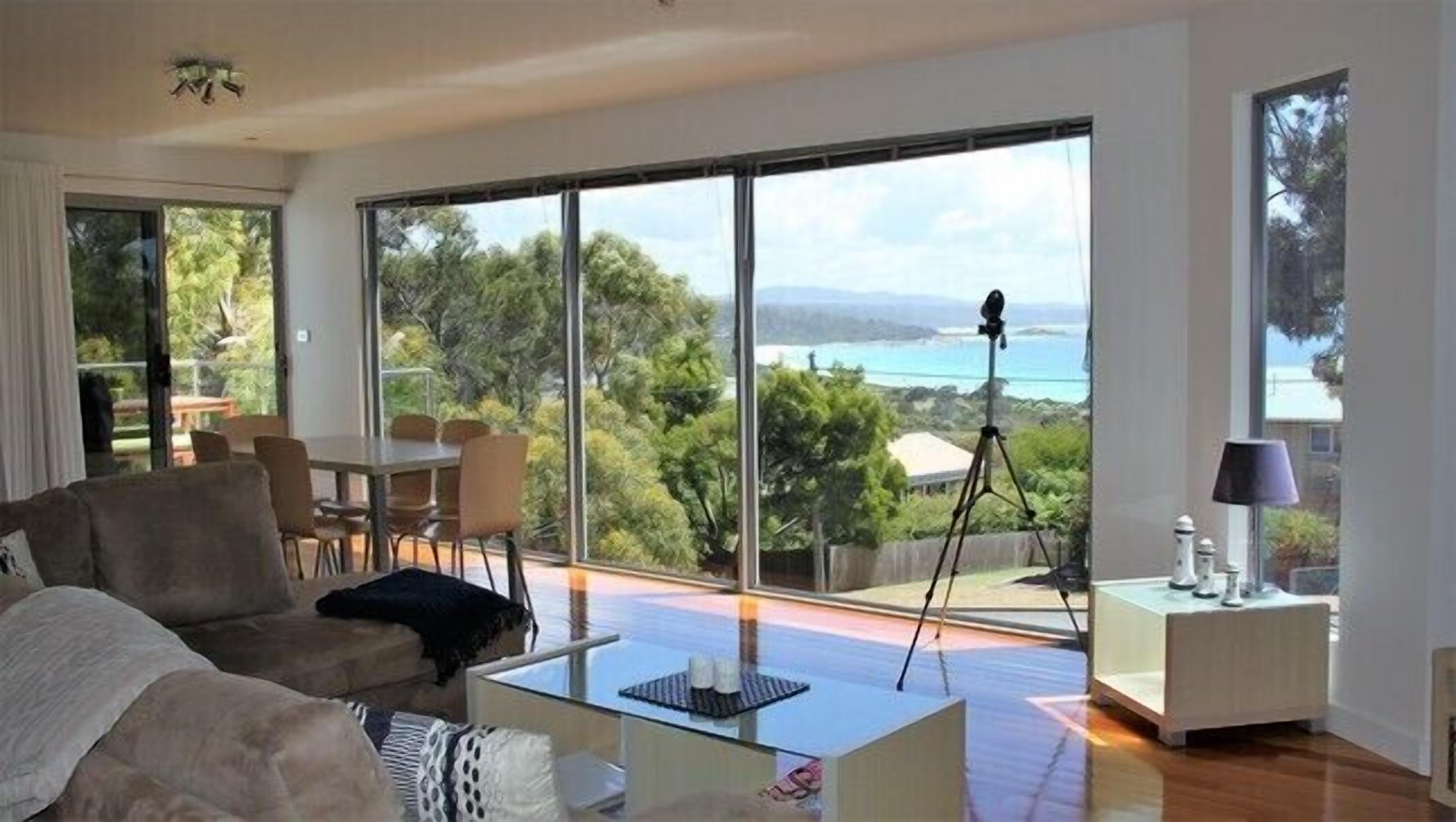 BAY OF FIRES BEACH SHACK Modern House@ Binalong Bay  — image 5