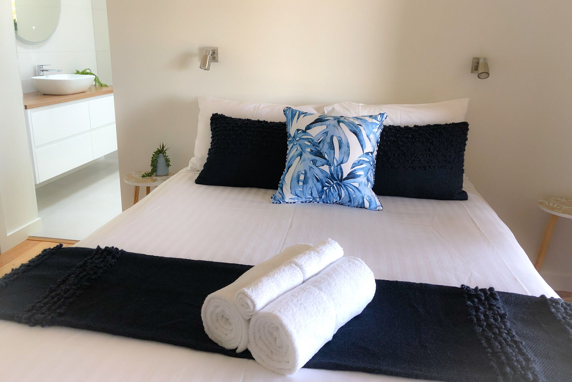 BAY OF FIRES BEACH SHACK Modern House@ Binalong Bay  — image 6