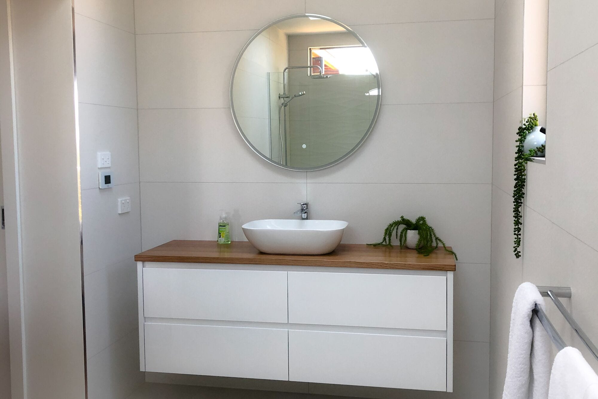 BAY OF FIRES BEACH SHACK Modern House@ Binalong Bay  — image 12
