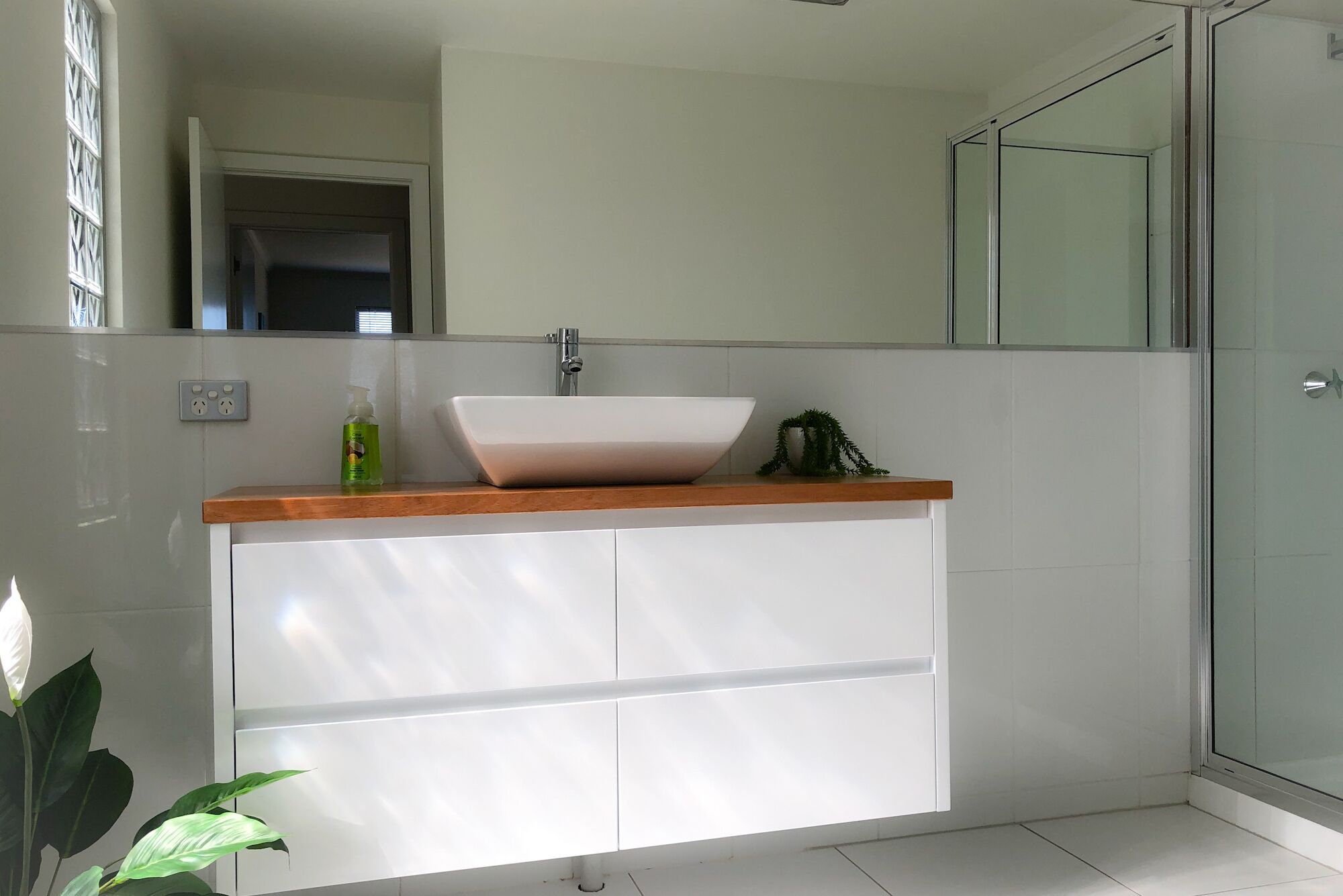 BAY OF FIRES BEACH SHACK Modern House@ Binalong Bay  — image 21