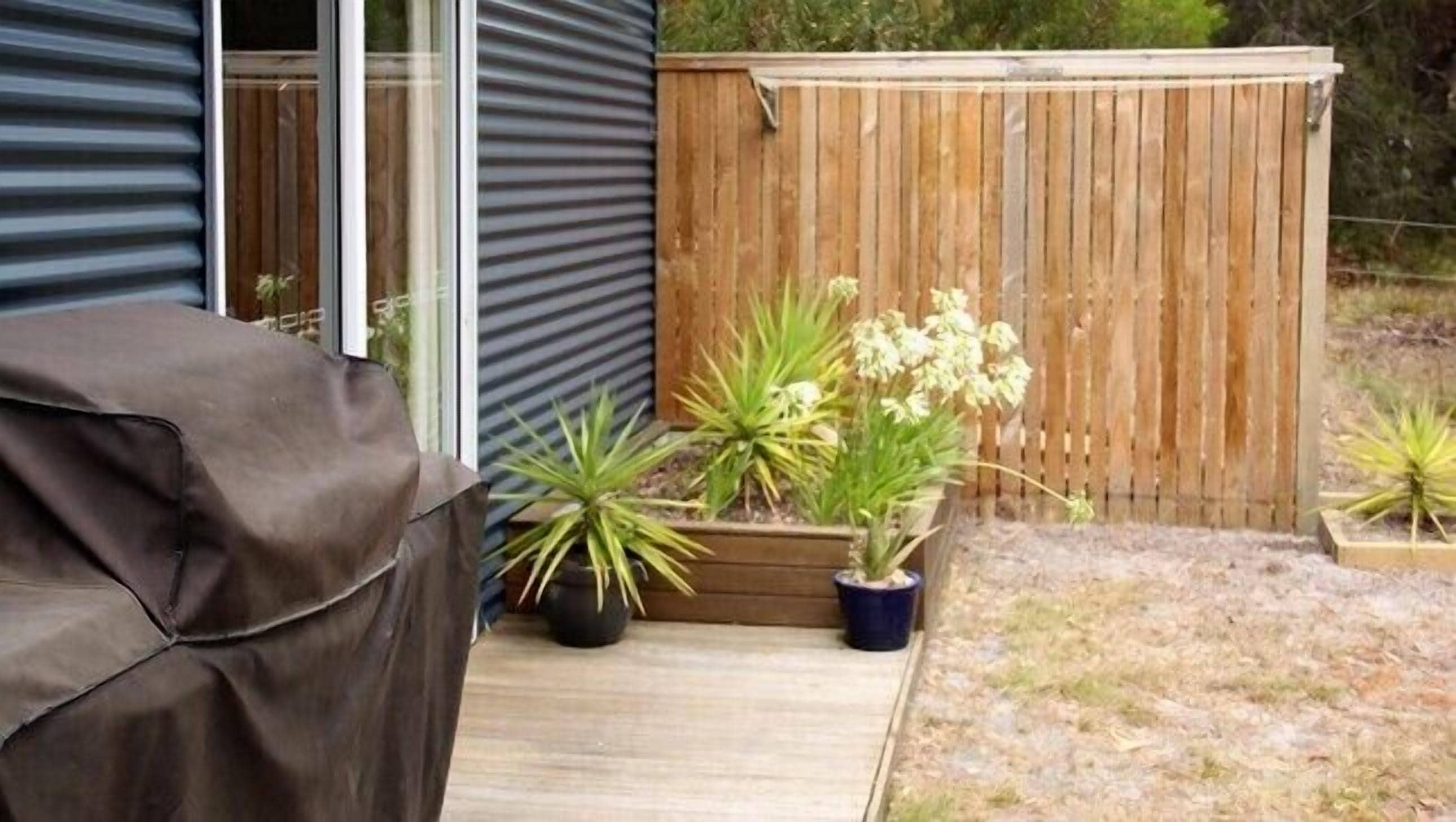 BAY OF FIRES BEACH SHACK Modern House@ Binalong Bay  — image 4