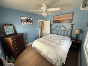 2 bedrooms, iron/ironing board, free WiFi
