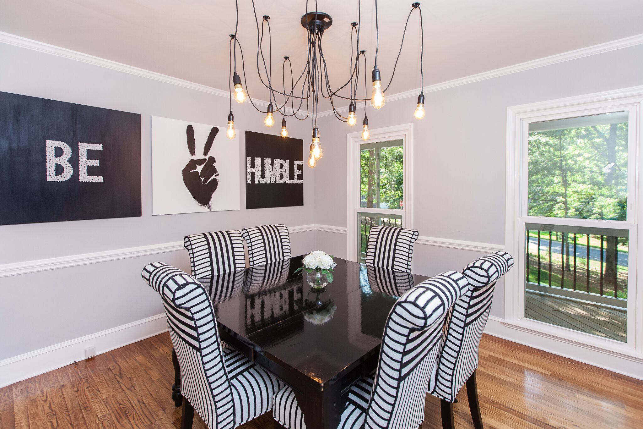 Dining room seats 8 comfortably 
