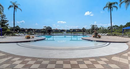 Villa Disney Area, recientemente amueblada en el complejo Aviana cerrado con piscina, spa y wifi