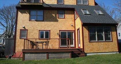 Charming 5 bedroom Easton Point colonial with honeymoon suite on 3rd floor