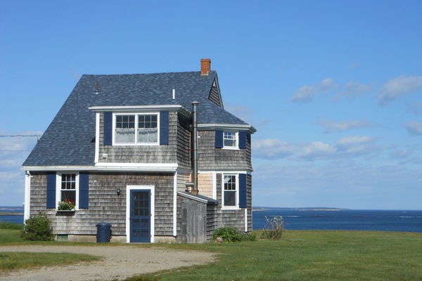 View coming in the drive with ocean and islands behind