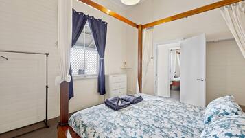 4 makuuhuonetta, silitysrauta/-lauta, vauvan matkasänky, Wi-Fi