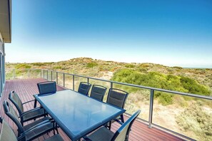 Outdoor dining - Bradford Shores Goolwa - Luxury - Wi-Fi (Goolwa Beach)
