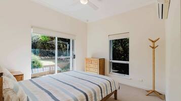 5 bedrooms, iron/ironing board, WiFi