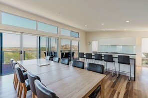 Dining - Bradford Shores Goolwa - Luxury - Wi-Fi (Goolwa Beach)