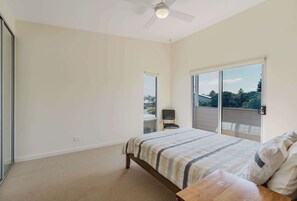 5 habitaciones, tabla de planchar con plancha y wifi 