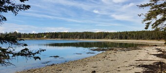 Prud'homme Cottage: Brilhante, Casa de Arquitetura Privada em Mitchell Cove