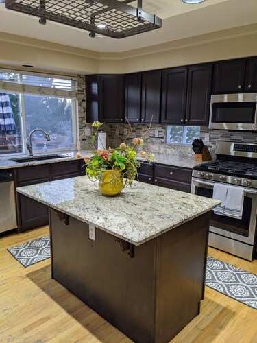 ***Beautiful 3Bd/4bath Vacation Home- Minutes From Park Meadows!***