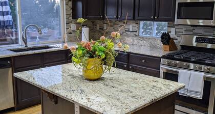 ***Beautiful 3Bd/4bath Vacation Home- Minutes From Park Meadows!***