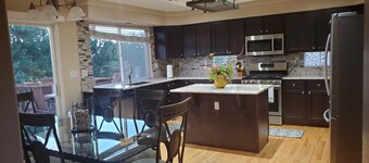 ***Beautiful 3Bd/4bath Vacation Home- Minutes From Park Meadows!***
