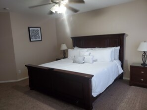 3 habitaciones, tabla de planchar con plancha, wifi y ropa de cama