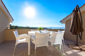 Outdoor dining - Family Apartment nr 1 in Villa FE (Malinska)