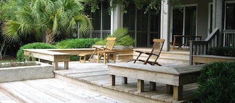 3BR Peaceful, Kiawah, Lagoon View Home, Wifi, Comfortable and Welcoming