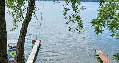 ON LAKE: Private Beach, Central Air, Kayaks, Sunsets,Boat Dock & Clean Swimming!