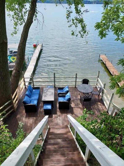 ON LAKE: Private Beach, Central Air, Kayaks, Sunsets,Boat Dock & Clean Swimming!