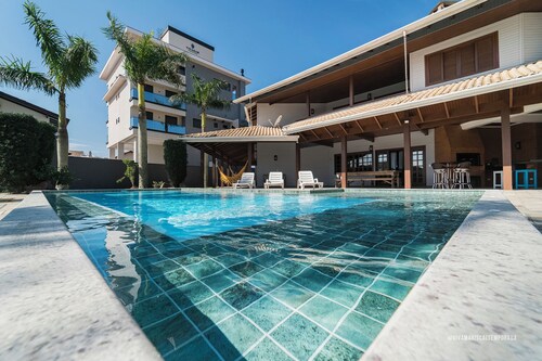 7-suite mansion for 30 people with heated pool 50m from the sea - Vivamariscal