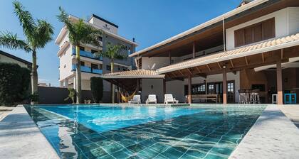 7-suite mansion for 30 people with heated pool 50m from the sea - Vivamariscal