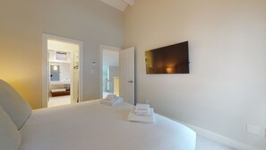 4 bedrooms, internet, bed sheets - TELEMARK 25 | Ski-In, Ski-Out Access | Steps To Ski Lifts | Renovated Townhome (Whistler)