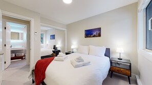 4 bedrooms, Internet, bed sheets - TELEMARK 25 | Ski-In, Ski-Out Access | Steps To Ski Lifts | Renovated Townhome (Whistler)