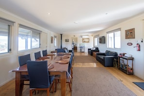 Interior - Somerset Sunset - Exclusive Use of Entire Property (Hazeldean)
