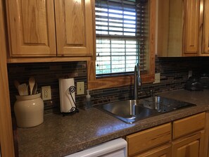 Fridge, microwave, oven, stovetop - Cornerstone Mountain Retreat (Hatfield)
