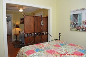 2 bedrooms, iron/ironing board, free WiFi