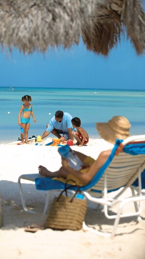 På stranden og strandhåndklær