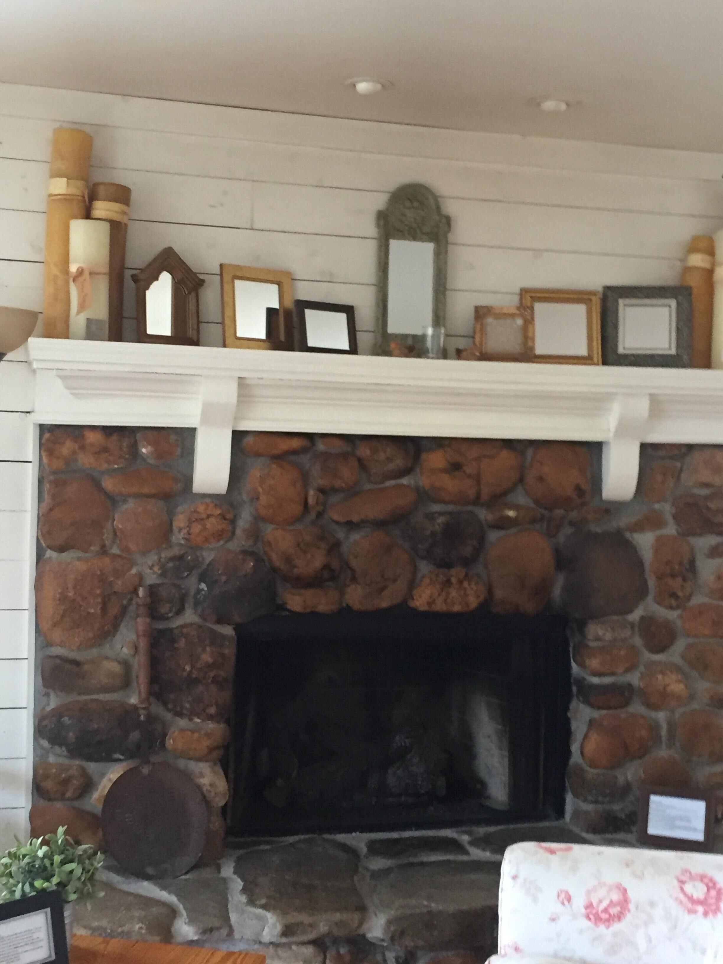 Wonderful  home on  river w hot tub, tubes, kayaks slide into river gt. fishing 