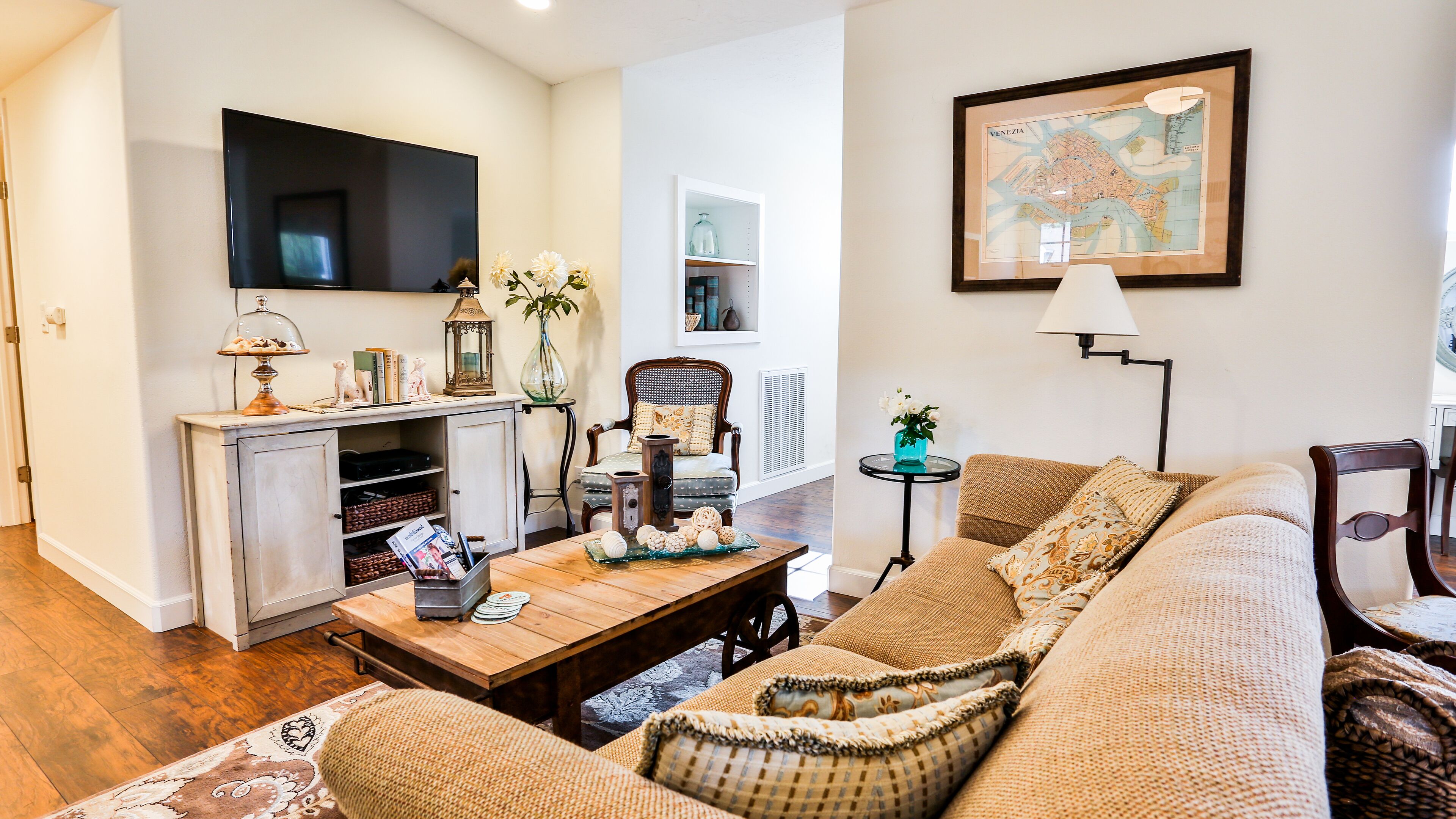 See Our Reviews! Upstairs Private Apt. Near The Claremont Colleges 