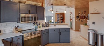 Península privada con 3.000 pies de Lakeshore en el corazón del país del lago!