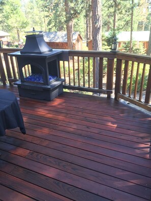 Property grounds - Charming cabin centrally located close to speedboat beach, Kings Beach & skiing (Kings beach)