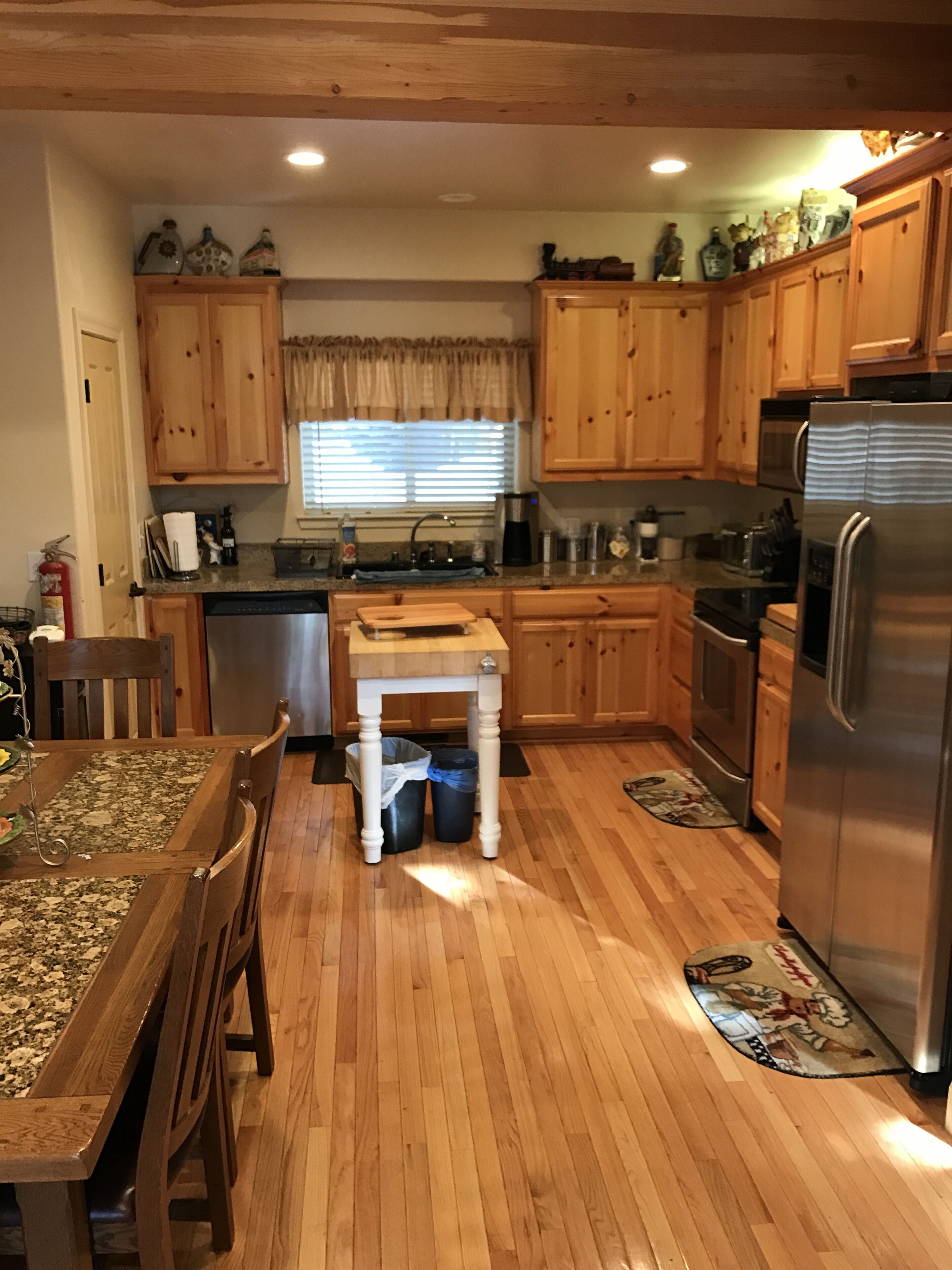 Charming cabin centrally located close to speedboat beach, Kings Beach & skiing