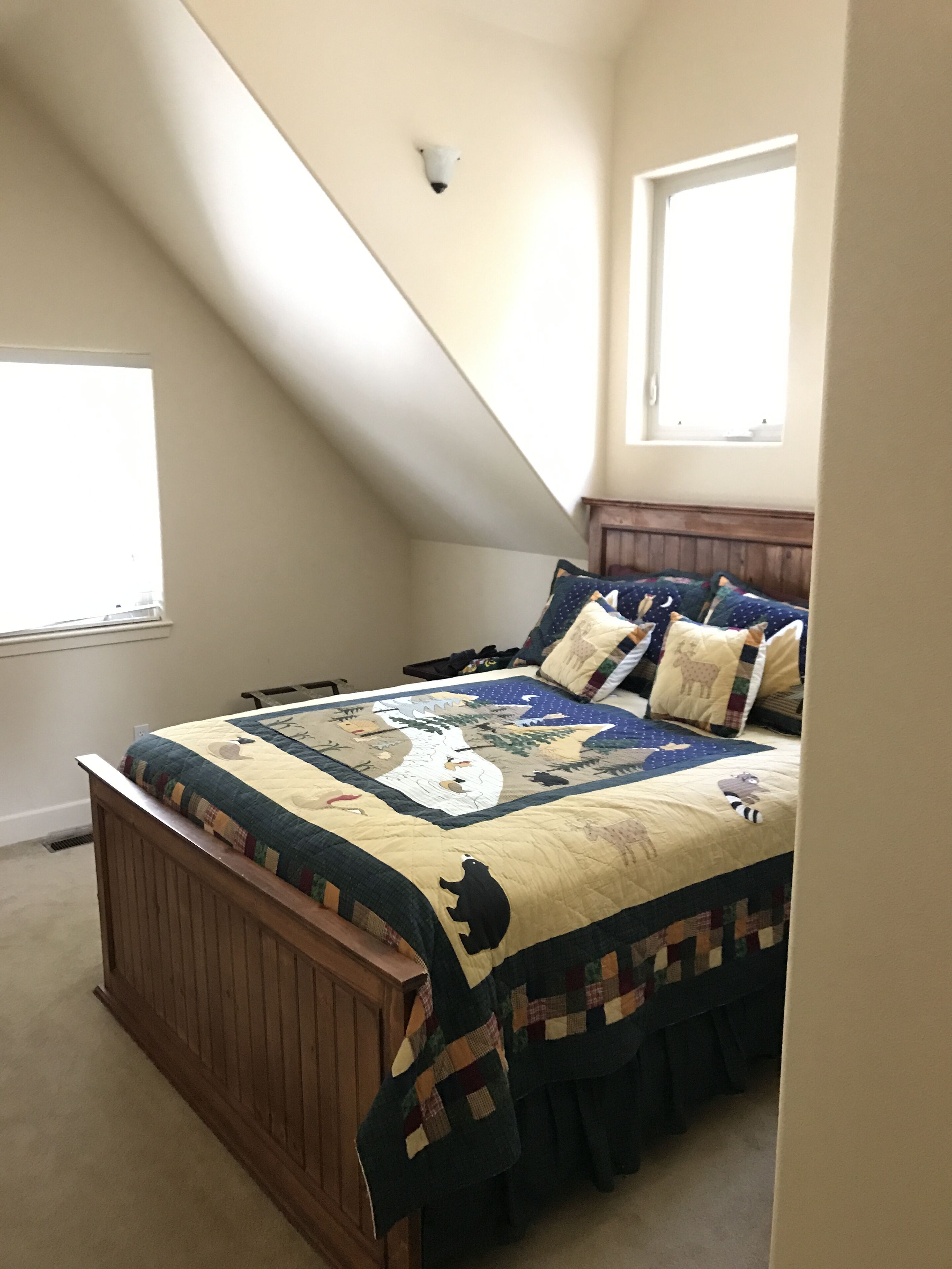 Charming cabin centrally located close to speedboat beach, Kings Beach & skiing