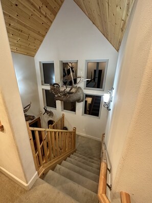 Interior - Charming cabin centrally located close to speedboat beach, Kings Beach & skiing (Kings beach)