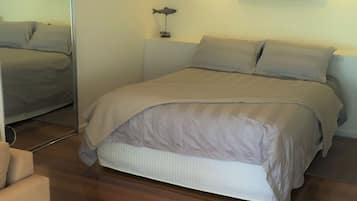 2 bedrooms, iron/ironing board, travel cot, free WiFi