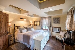 9 bedrooms, free WiFi, bed sheets, wheelchair access