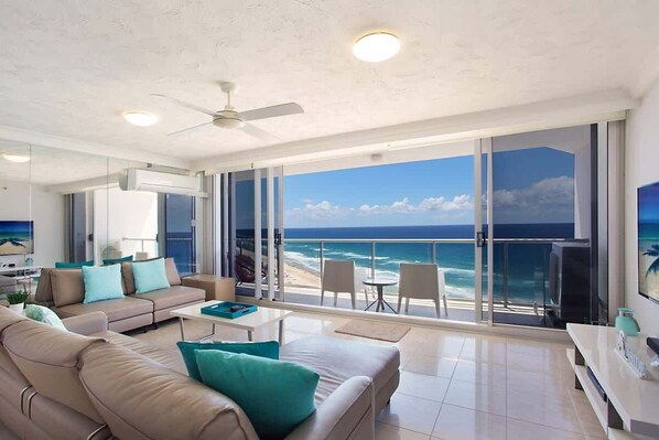 TV - 24B Peninsula Stylish Apt with Beach Views Surfers (Surfers Paradise)